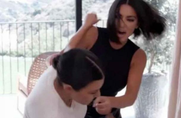Sale a la luz video de la violenta pelea entre Kourtney y Kim Kardashian