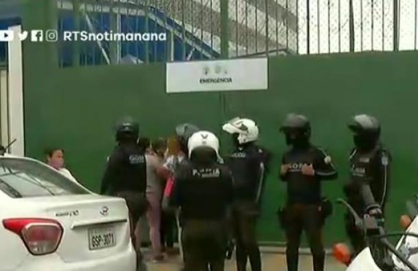 Abdalá Bucaram fue trasladado hasta el Hospital de Guayaquil